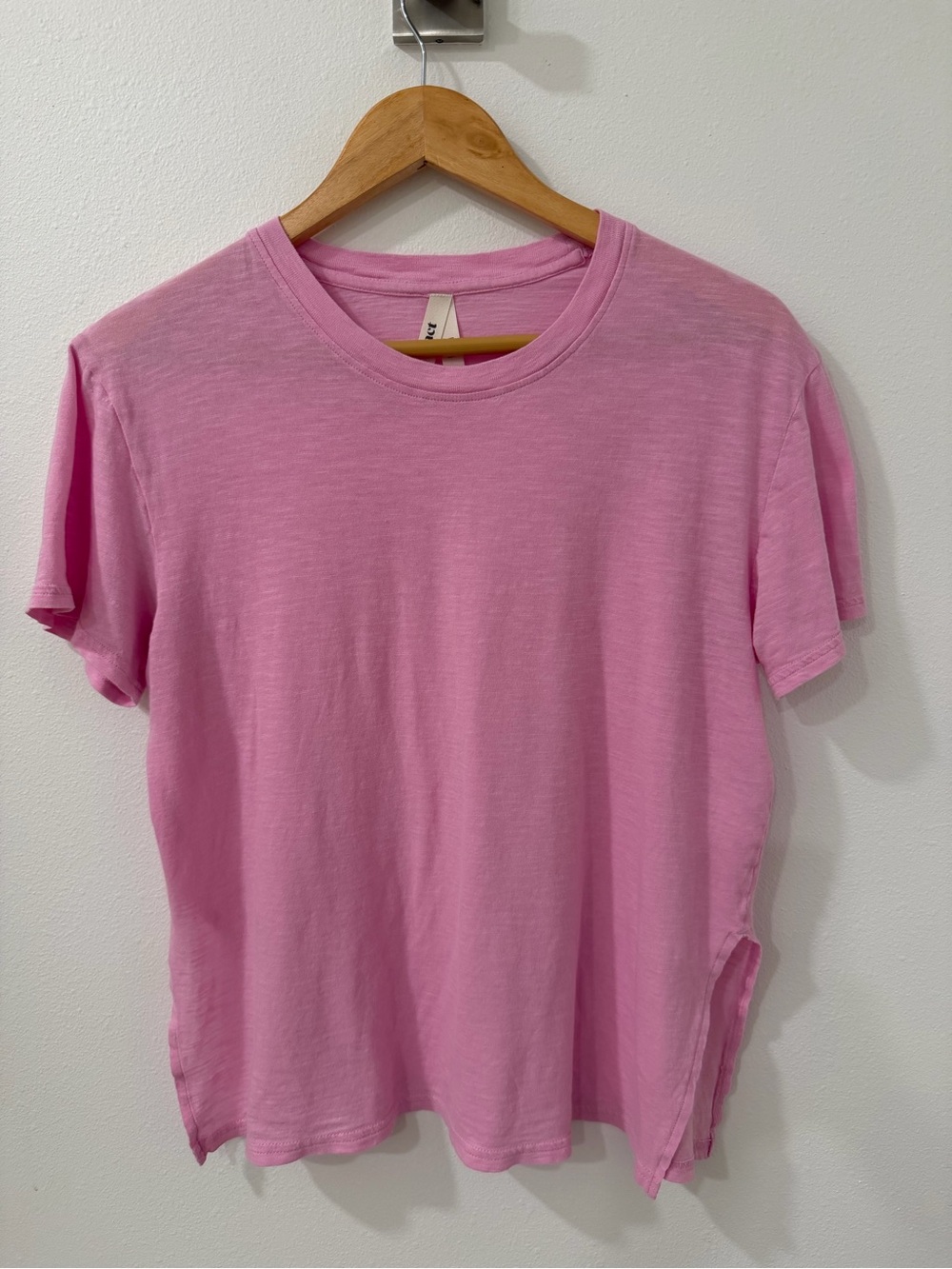 Pact Lightweight Short-Sleeved Side Slits Tee Size S